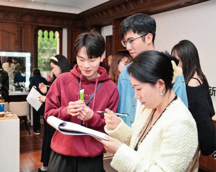 雷竞技RAYBET小红书「宝藏新品」新品营销第一站(图3)