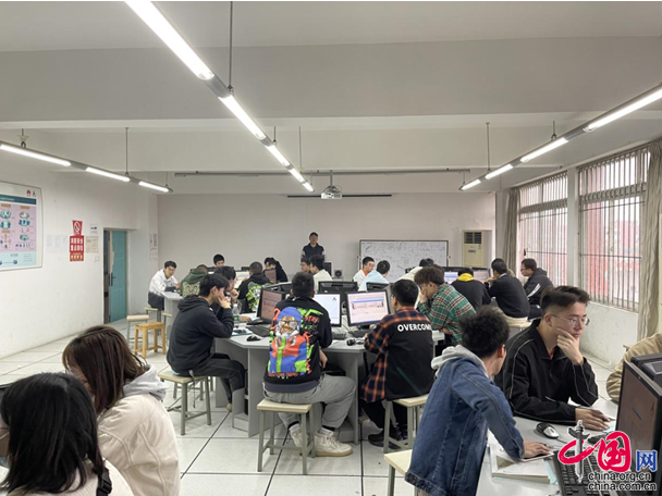 雷竞技RAYBET易就业起薪高前景好！电子科大成都学院两专业从省一流向国家一流专(图3)
