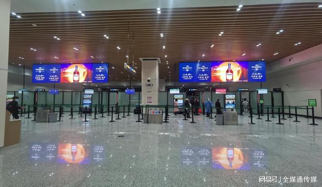 雷竞技RAYBET·(中国)官方网站惠州平潭机场出发大厅安检口上方LED大屏广告(图2)