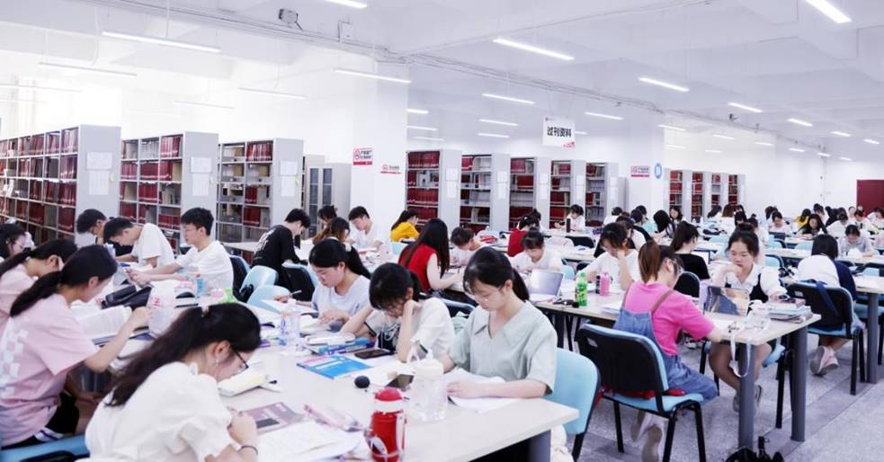 雷竞技RAYBET坚持内涵式发展扎根巴蜀大地办教育 成都文理学院全面推进应用型本(图2)