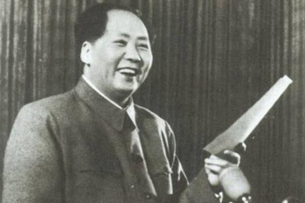 雷竞技RAYBET1958年毛主席品尝臭豆腐后随口点评一番如今已成经典的广告语(图3)