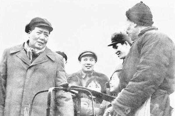 雷竞技RAYBET1958年毛主席品尝臭豆腐后随口点评一番如今已成经典的广告语(图4)