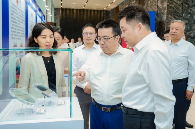 雷竞技RAYBET长飞受邀出席湖北首届“长江创投日”活动(图3)